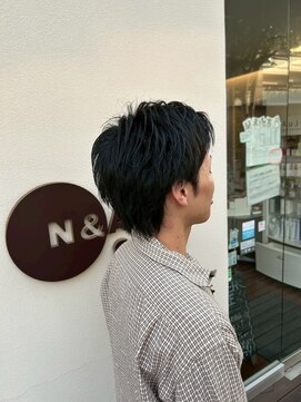 エヌアンドエーコンティ(N&A CONTi) 。作り込みすぎないラフさが魅力◎長めウルフ/黒髪