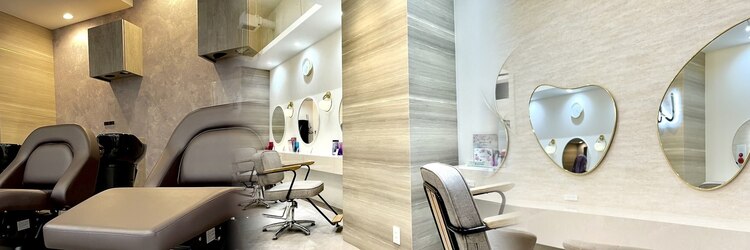 ラビス クローバー(Lovis clover)のサロンヘッダー