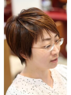 ココアール けやき通り(COCO.R) 分け目なし・ショートヘア♪　【しらがぞめ】