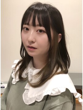 ルートヴィッヒ(Ludwig) 暗髪レイヤーウルフ×インナーグレージュ