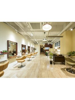 初めての方でも安心＊フレンドリーでなんでも相談しやすい居心地の良い接客が◎骨格/髪質/好み等ご相談を★