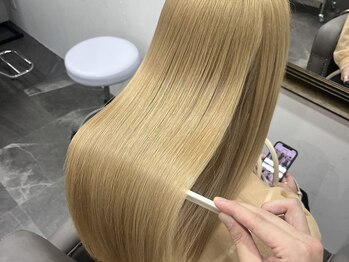 ロカ 恵比寿店(roka)の写真/髪質改善に特化したサロンrokaで、手触り滑らかな自分史上最高の美髪を手に入れて。後ろ姿まで美しく。