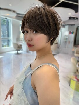 モナバイルーブル(MONA by Louvre) 【MONA】コンパクトショート/ハイライトカラー/小顔ヘア