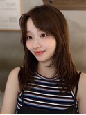外ハネ前髪なしセンターパートレイヤーくびれセミロング