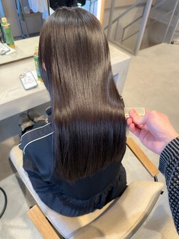 アルジャーノンシロ(ALGERNON shiro)の写真/髪のダメージやパサつきでお悩みの方必見☆ALGERNON独自で配合・調合したトリートメントで艶髪に◇