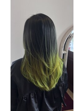 ヴィアンカ(Vianca) バレイヤージュ風グラデーションカラー×レイヤーカット