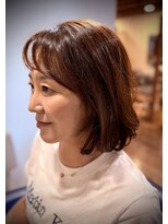 モーダアッカ(moda acca) 癖を活かしたデザインバングのレイヤーボブ@30代@40代@50代