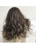 自然に馴染むハイライトカラー グレーナチュラル