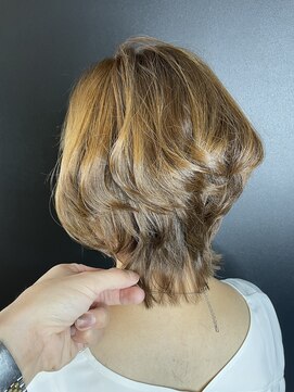 サローネデ アグスティナ バイ サンバンチ(salones de agustina by sanbanchi) 【明石大久保】バニラベージュ×ボブウルフ/ルーズヘア