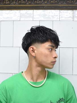 メリケンバーバーショップ コウベ(MERICAN BARBERSHOP KOBE) 七三オールバックツイストパーマかき上げヘアコンマヘアa1