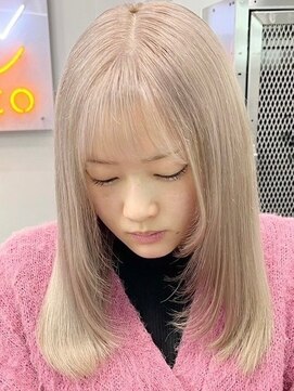 ウィコ 新宿(WICO) ホワイトベージュ[新宿駅/切りっぱなしボブ/エアリーロング]