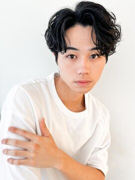 アグノス 青山(Agnos) ダークアッシュニュアンスパーマハンサムショートセンターパート