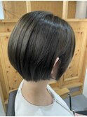 オリーブベージュ　ショートボブ
