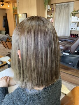 ローカス 花小金井南口店(LOCUS) ☆　ボブ前下がり　オリーブカラー　☆