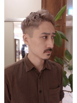 ビュートリアム265(BEAUTRIUM 265) メンズショート 刈り上げ ハイトーンメンズヘア ブロンドヘア