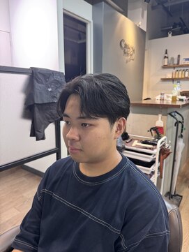 クロムトウキョウ ザ バーバー 新宿本店(CHROM TOKYO the Barber) センターパート/フェザーパーマ