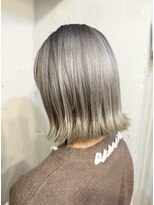 マロウズ(Marrows) ブリーチ×シルバー×外はねボブ