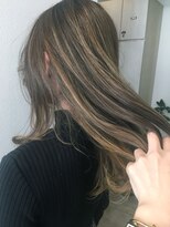 マリアバイアフロート(Maria by AFLOAT)&nbsp;フェアリージェンダーレスなハイライトアッシュカラー