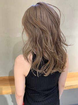 ニキータ(Nikiita) アッシュベージュ　B8976