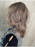 【ミディアムウルフ】たっぷりレイヤースタイル