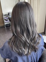 ヘアーサロン ノルテ(Hair Salon NORTE)&nbsp;落ち着かせつつ透明感のあるアッシュベージュ/艶ロング