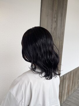 フェイム(FaMe) ミディアムカット×アッシュブラック