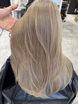 エイチ(H) xバレイヤージュ/イメチェン/ホワイトブロンド/外ハネボブ/美髪