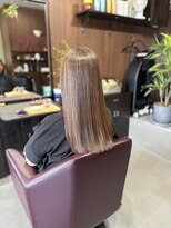 アオイ(Aoi)&nbsp;ハイライト×髪質改善トリートメントで艶髪ロング