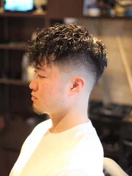 キングスマン トウキョウ(KINGSMAN TOKYO) 束感/ハイライト/波巻き/マッシュパーマ<理容室><多摩センター>