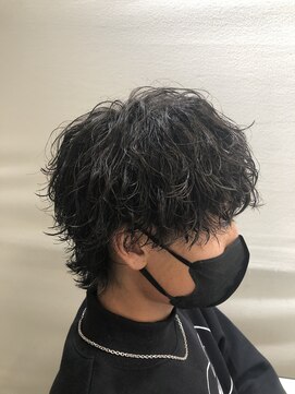 オーシャントーキョー(OCEAN TOKYO) 波巻きウルフ(刈り上げツーブロック黒髪パーマ)