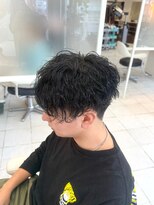 キャパ(CAPA)&nbsp;スパイラルパーマメンズマッシュ大人フェザーセンターパート