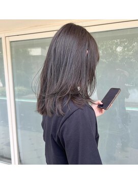 トレス(TRESS) ミディアム　レイヤー　顔まわりカット　赤み消しカラー　表参道