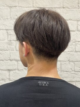 グレイスフル バーバープラチナム 六本木店(Graceful Barber platinum) ツーブロックセンターパート