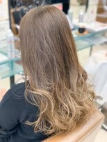 ミーティア バイ クアトロ(Meteor By QUATRO)&nbsp;外国人風バレイヤージュグラデーション