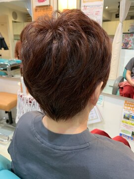 ヘアースタジオエル カット(ベリーショート)、カラー。