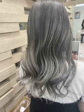 テテ(TETE) グレージュカラー