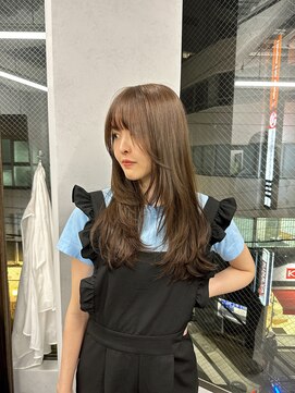 アット(at...) レイヤーカット.ロング.ミディアム.20代.30代.40代.グレージュ