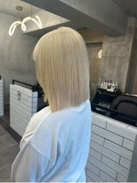 ナンバーウルス 名駅店(N° ulus) 【number ulus】ホワイトグレージュ/抜きっぱなし