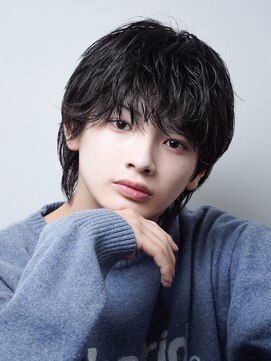 アルファ 新宿(alpha) フェザーパーマ/ブルーブラック/刈り上げセンターパート[新宿]