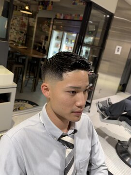 フランクスバーバーザスタンド(Frank’s barber the stand) スペインカール×スパイキーショート×フェザーパーマ飯田橋F