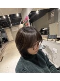 顔まわりで魅せる大人ミディアムレイヤー