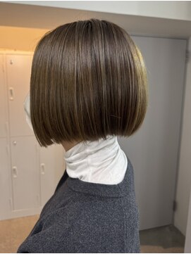 リンダ ルーナ(LINDA Luna) ブルーベージュ/イルミナカラー/切りっぱなし/ボブ