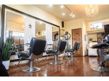 ヘアーメイクグロワール(HAIR MAKE GLOIRE)の雰囲気(お店の雰囲気は自然に囲まれ自然光も入り明るいです。)