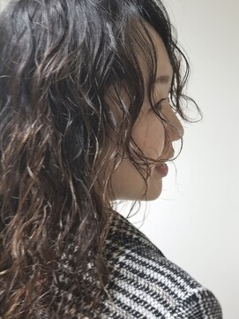 メリケンビューティーパーラー コウベ(MERICAN BEAUTY PARLOR KOBE) 【ミディアムロング/前髪にスパイラルパーマ】