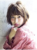 大人かわいい柔らかなショートボブ / 艶オリーブアッシュ