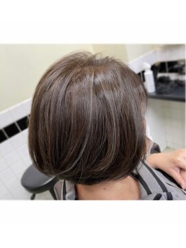 ラッキーヘア 加古川(Lucky Hair) ホワイトアッシュカラー白髪ぼかしハイライト/大人ボブ【浦田】