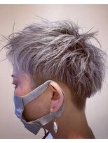 ツムギ ヘアー(tsumugi HAIR) シルバーショートスタイル