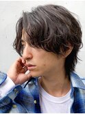 センターパートメンズミディアムウルフ耳掛けスタイリング