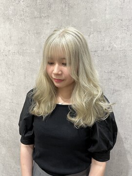 リースリー(Re.3 connecting beauty) ブリーチ2回で作る『プラチナブロンド』