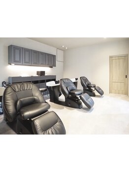 寛げるリラックス空間と丁寧な施術で、髪のお悩みを解決♪個室やキッズスペースもご用意◎